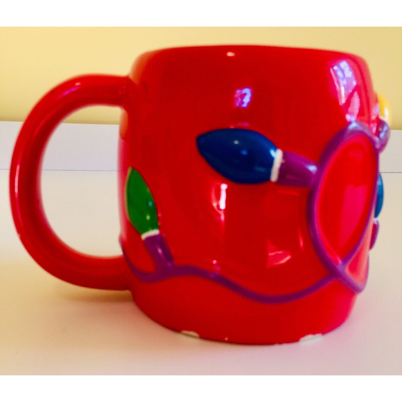 M&M Large Red Christmas Mug Galerie wrapped in Christmas lights 3D - Picture 3 of 7